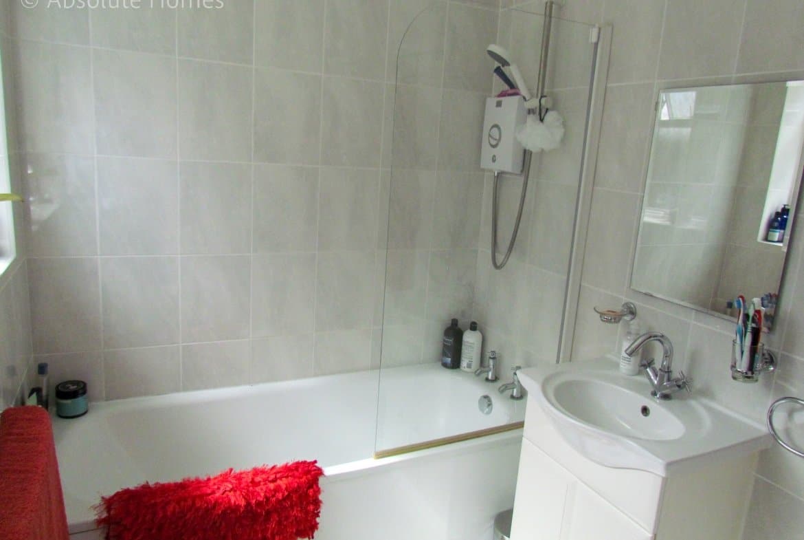 Mead Lane, Chertsey, Bathroom