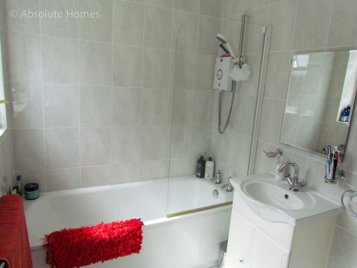 Mead Lane, Chertsey, Bathroom
