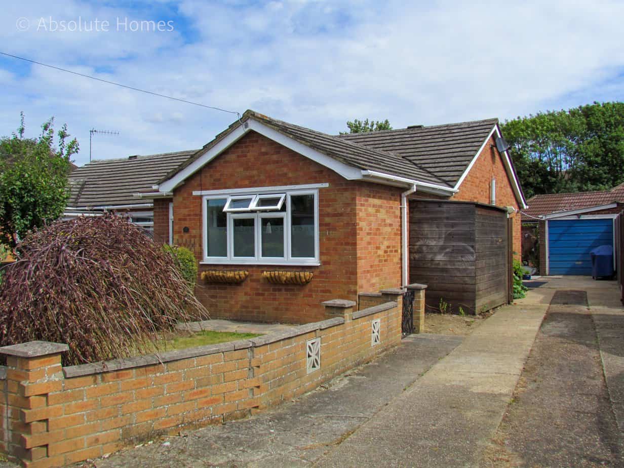 Mead Lane, Chertsey, Driveway