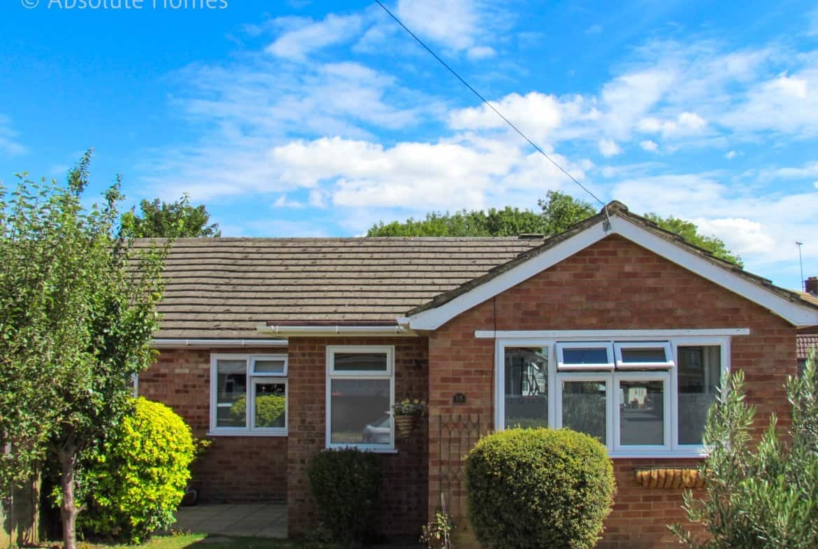 Mead Lane, Chertsey, Main