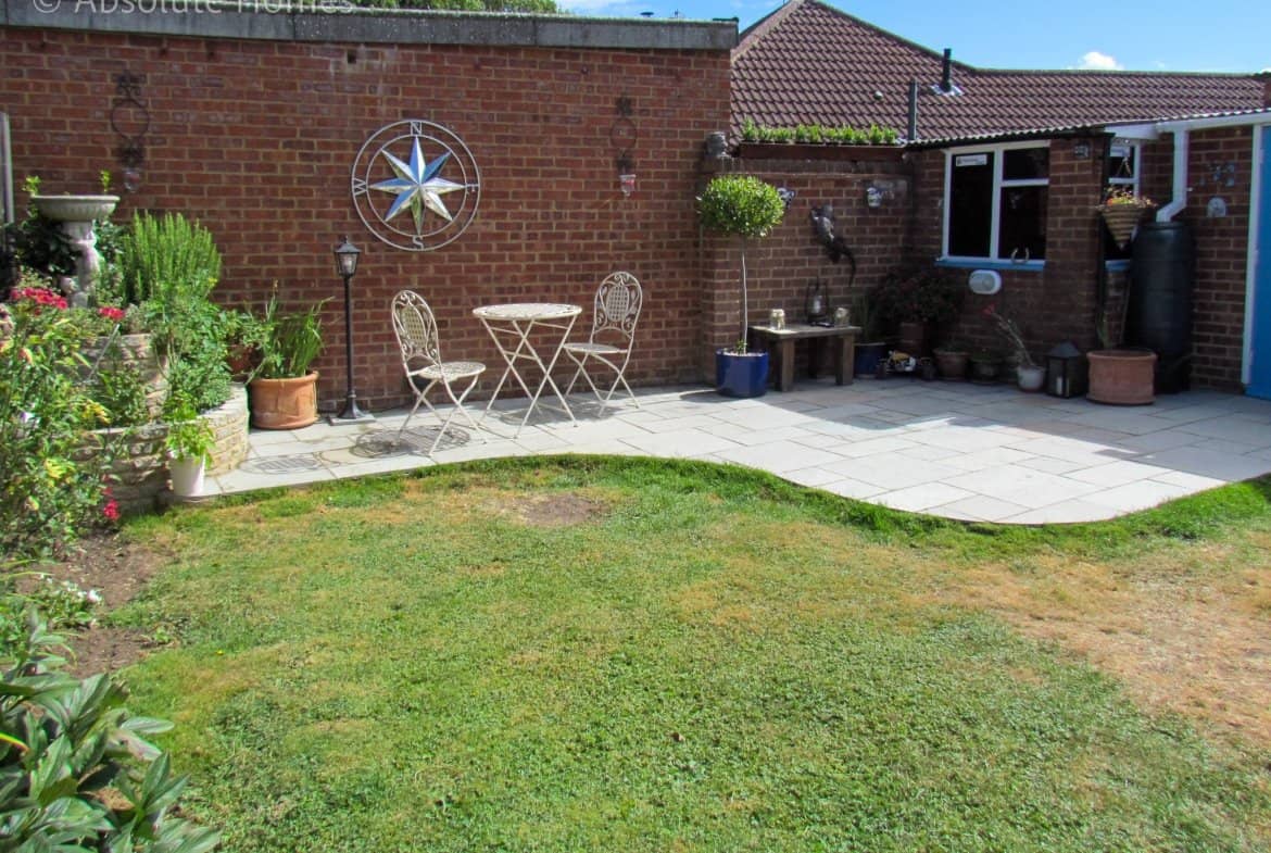 Mead Lane, Chertsey, Back Wall