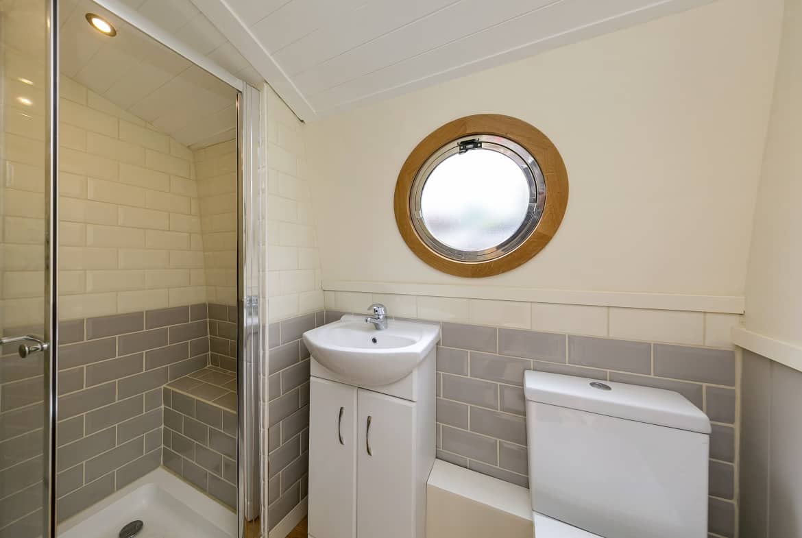 Widebeam-narrowboat-for-sale-Shower-room-Home-Comforts TW12 2HF