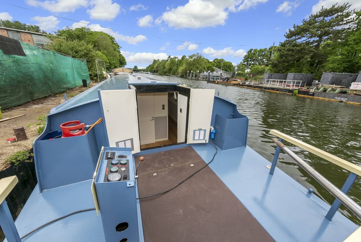 Widebeam-narrowboat-for-sale-Aft-deck-Home-Comforts TW12 2HF
