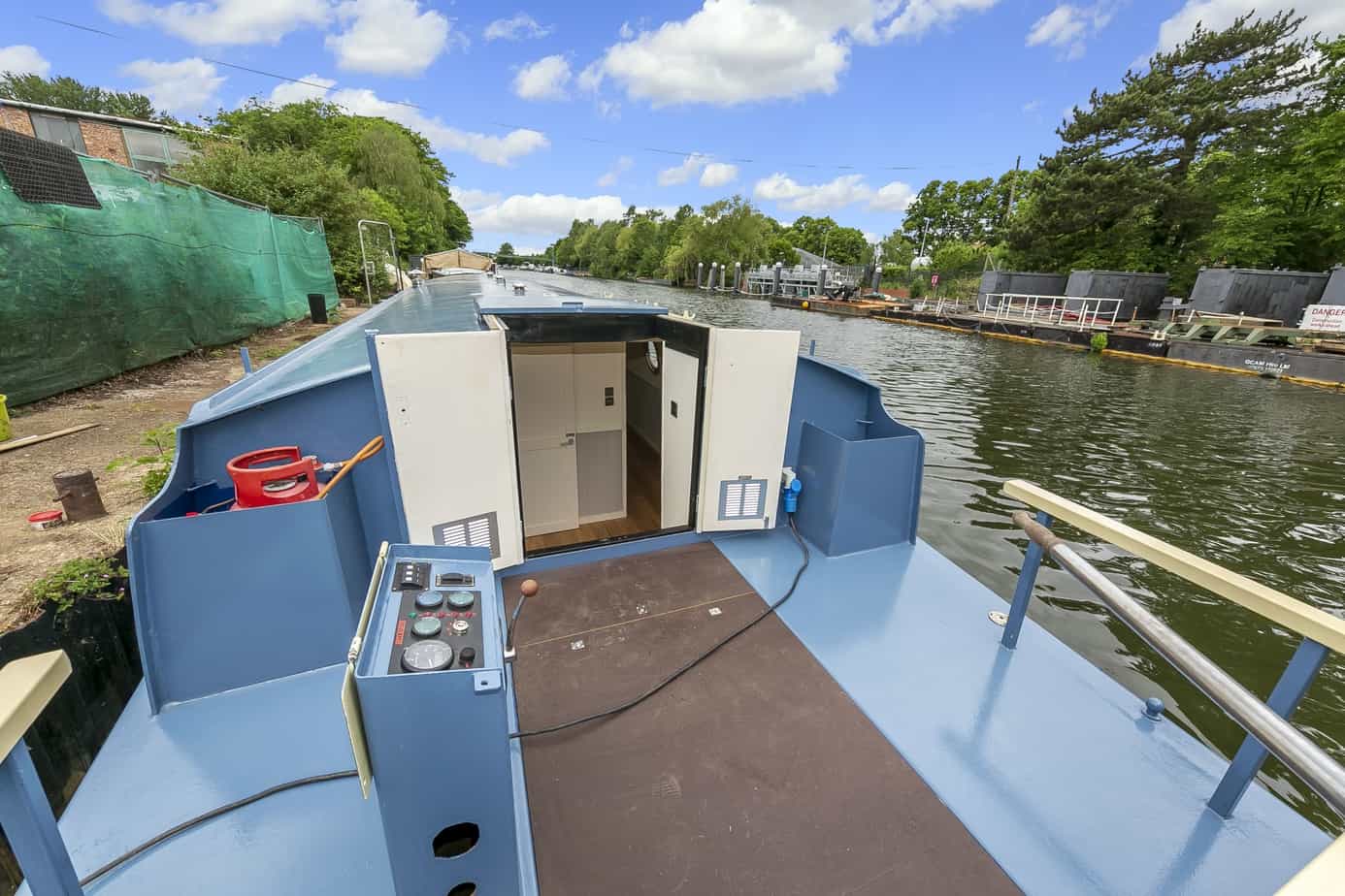 Widebeam-narrowboat-for-sale-Aft-deck-Home-Comforts TW12 2HF
