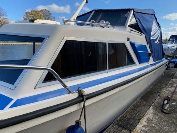 Cabin cruiser for sale - Riverside stainesonthames tw183nj