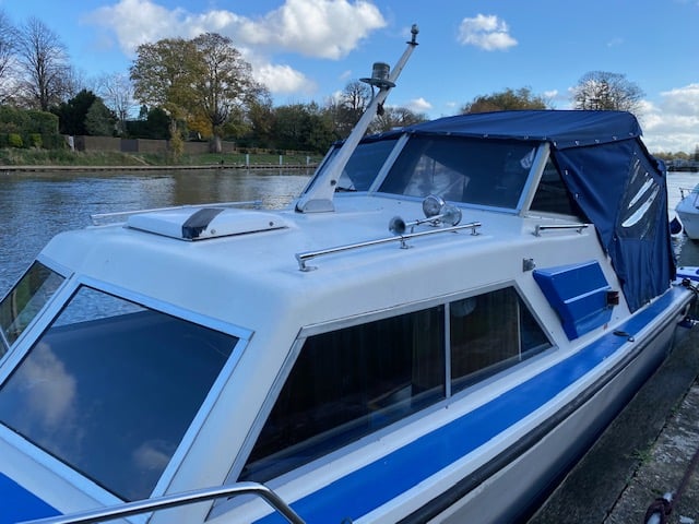 Cabin cruiser for sale - Riverside stainesonthames tw183nj