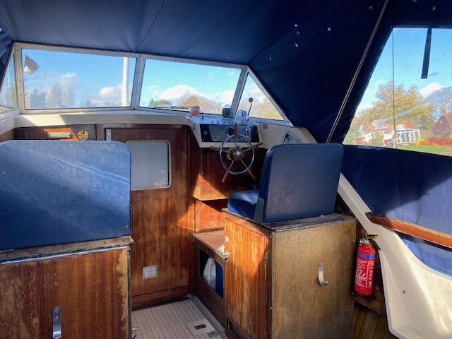 Cabin cruiser for sale - Riverside stainesonthames tw183nj