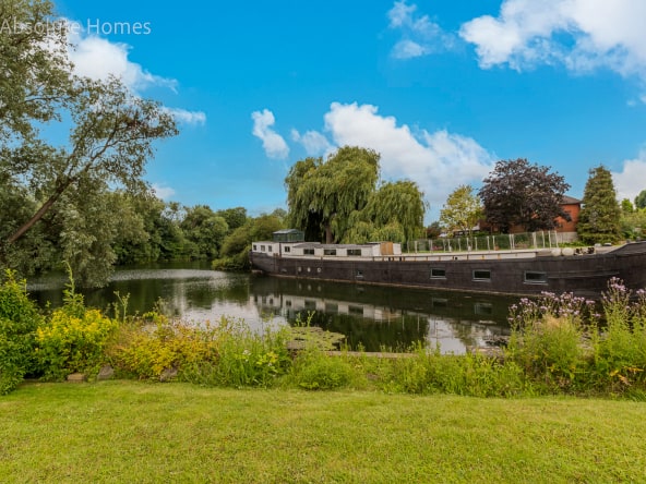 Spitz Belgian Barge TW18 3NQ